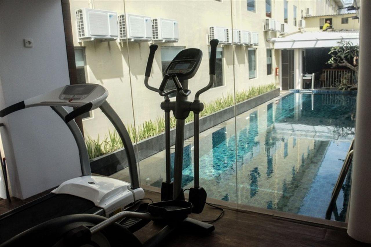 Favor Hotel Makassar City Center By Life Εξωτερικό φωτογραφία