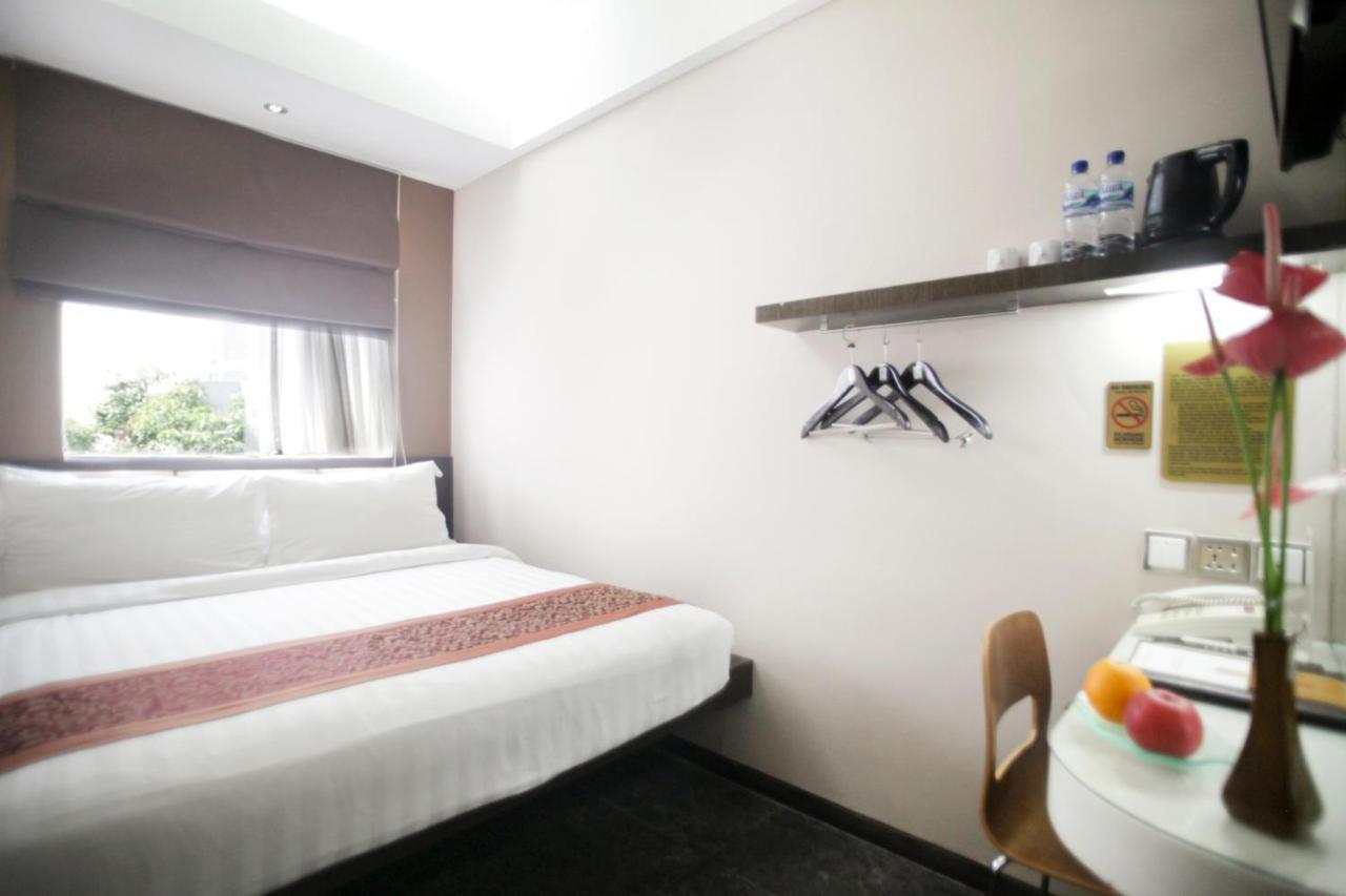 Favor Hotel Makassar City Center By Life Εξωτερικό φωτογραφία