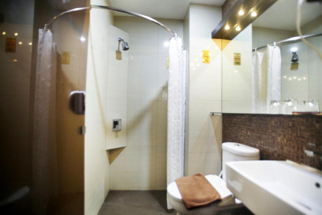 Favor Hotel Makassar City Center By Life Εξωτερικό φωτογραφία