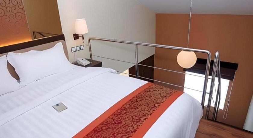 Favor Hotel Makassar City Center By Life Εξωτερικό φωτογραφία