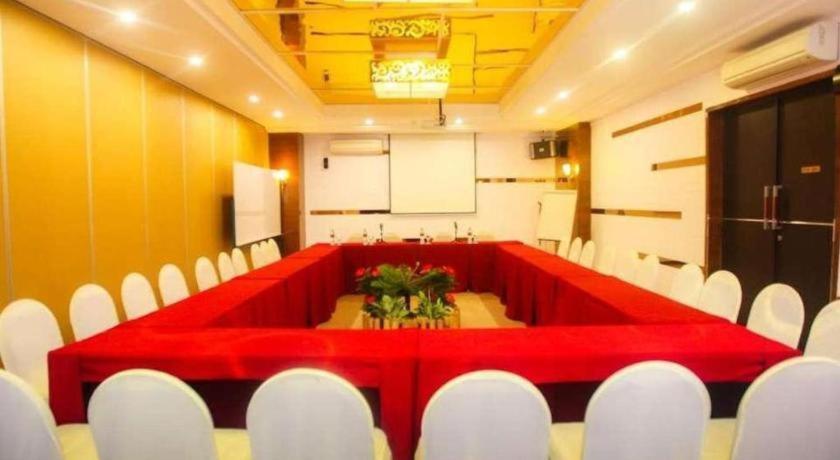 Favor Hotel Makassar City Center By Life Εξωτερικό φωτογραφία