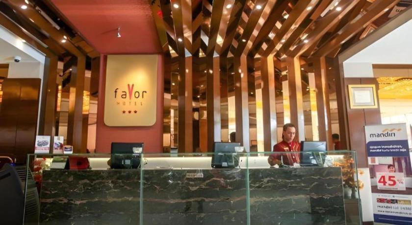 Favor Hotel Makassar City Center By Life Εξωτερικό φωτογραφία
