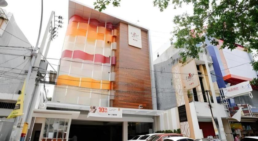 Favor Hotel Makassar City Center By Life Εξωτερικό φωτογραφία