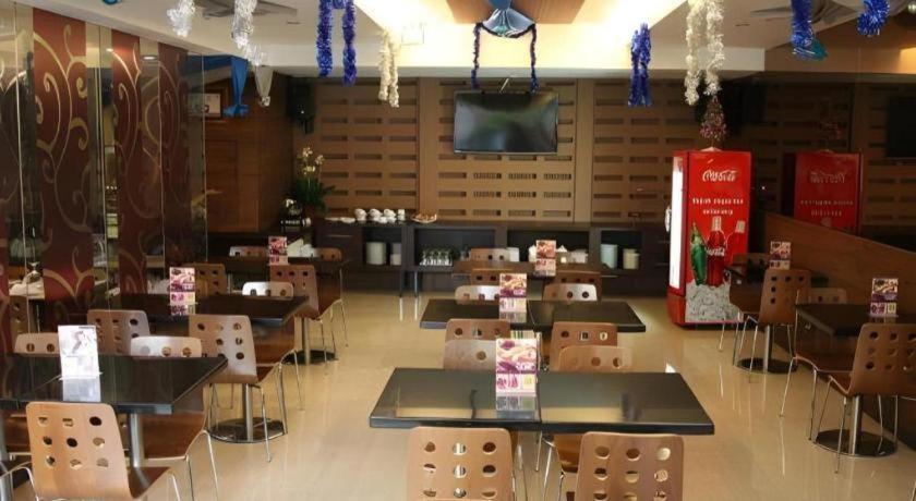 Favor Hotel Makassar City Center By Life Εξωτερικό φωτογραφία