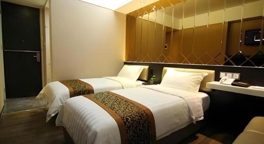 Favor Hotel Makassar City Center By Life Εξωτερικό φωτογραφία