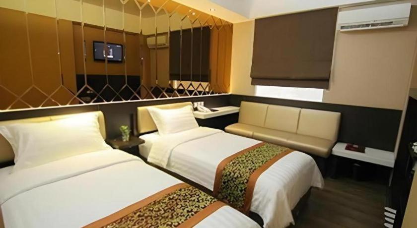 Favor Hotel Makassar City Center By Life Εξωτερικό φωτογραφία