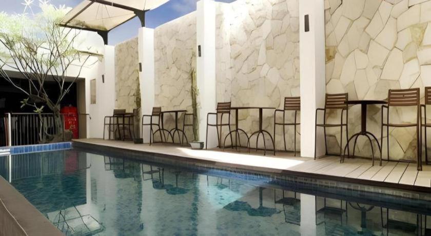 Favor Hotel Makassar City Center By Life Εξωτερικό φωτογραφία