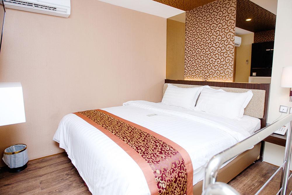 Favor Hotel Makassar City Center By Life Εξωτερικό φωτογραφία