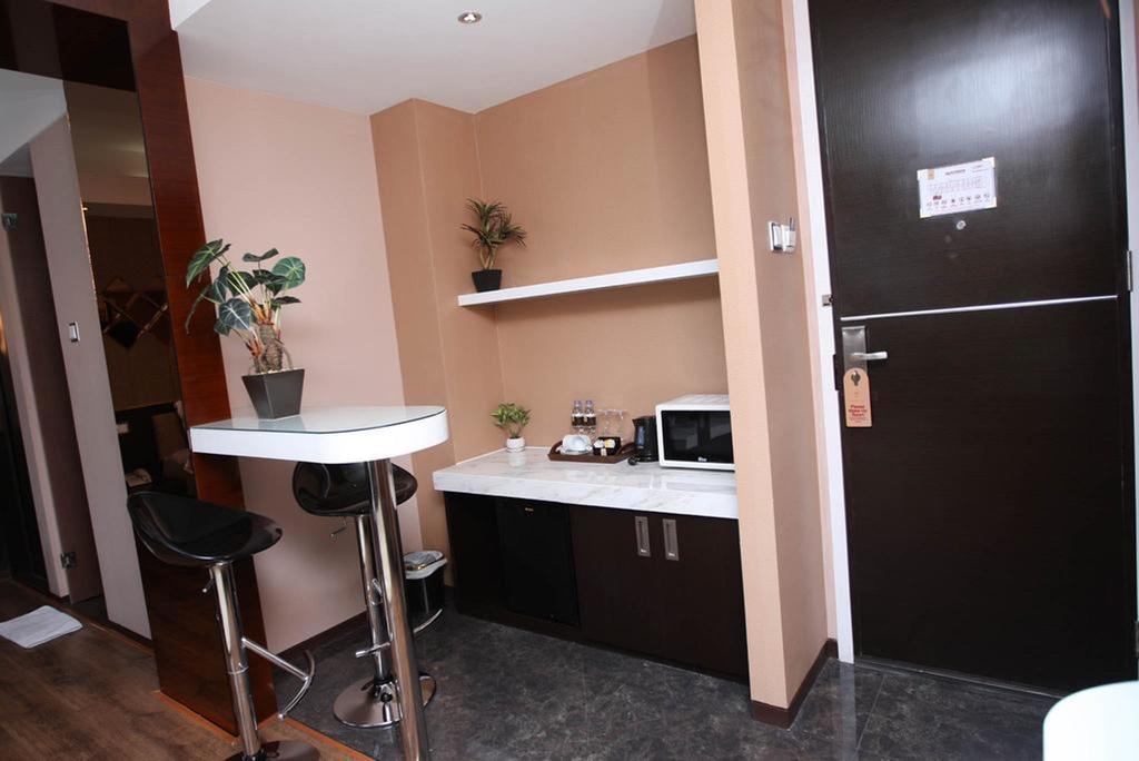 Favor Hotel Makassar City Center By Life Εξωτερικό φωτογραφία