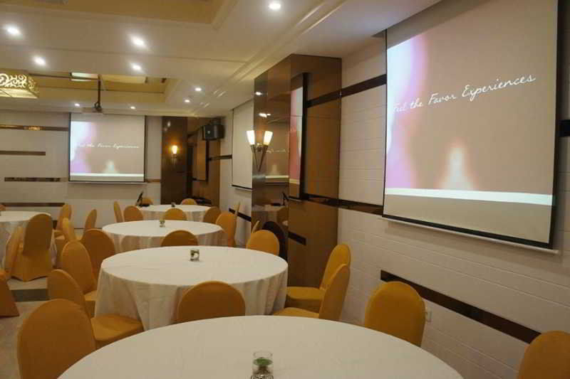 Favor Hotel Makassar City Center By Life Εξωτερικό φωτογραφία