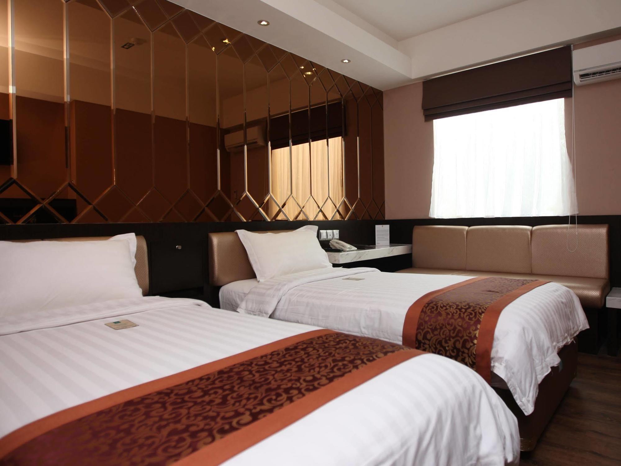 Favor Hotel Makassar City Center By Life Εξωτερικό φωτογραφία