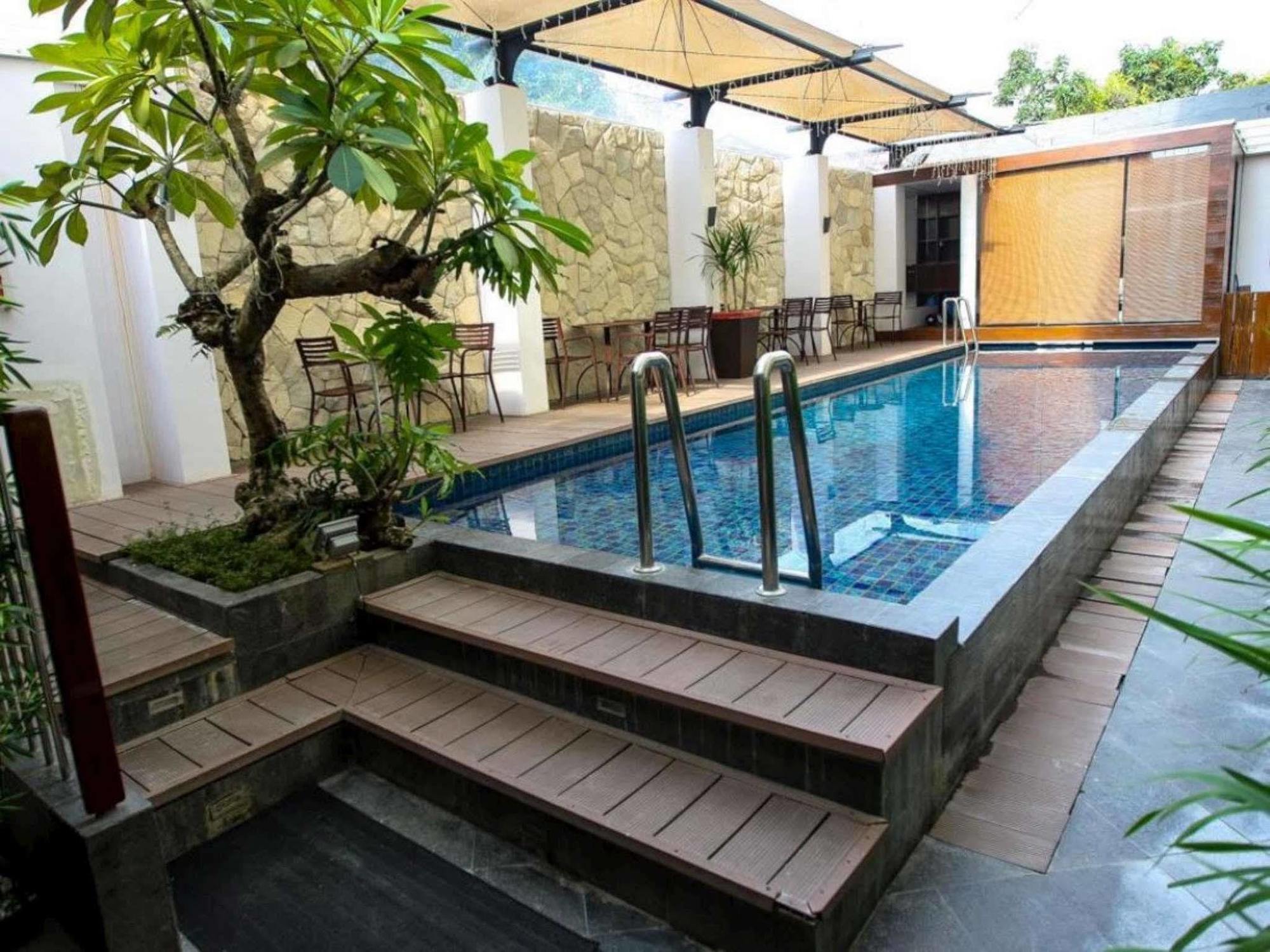 Favor Hotel Makassar City Center By Life Εξωτερικό φωτογραφία