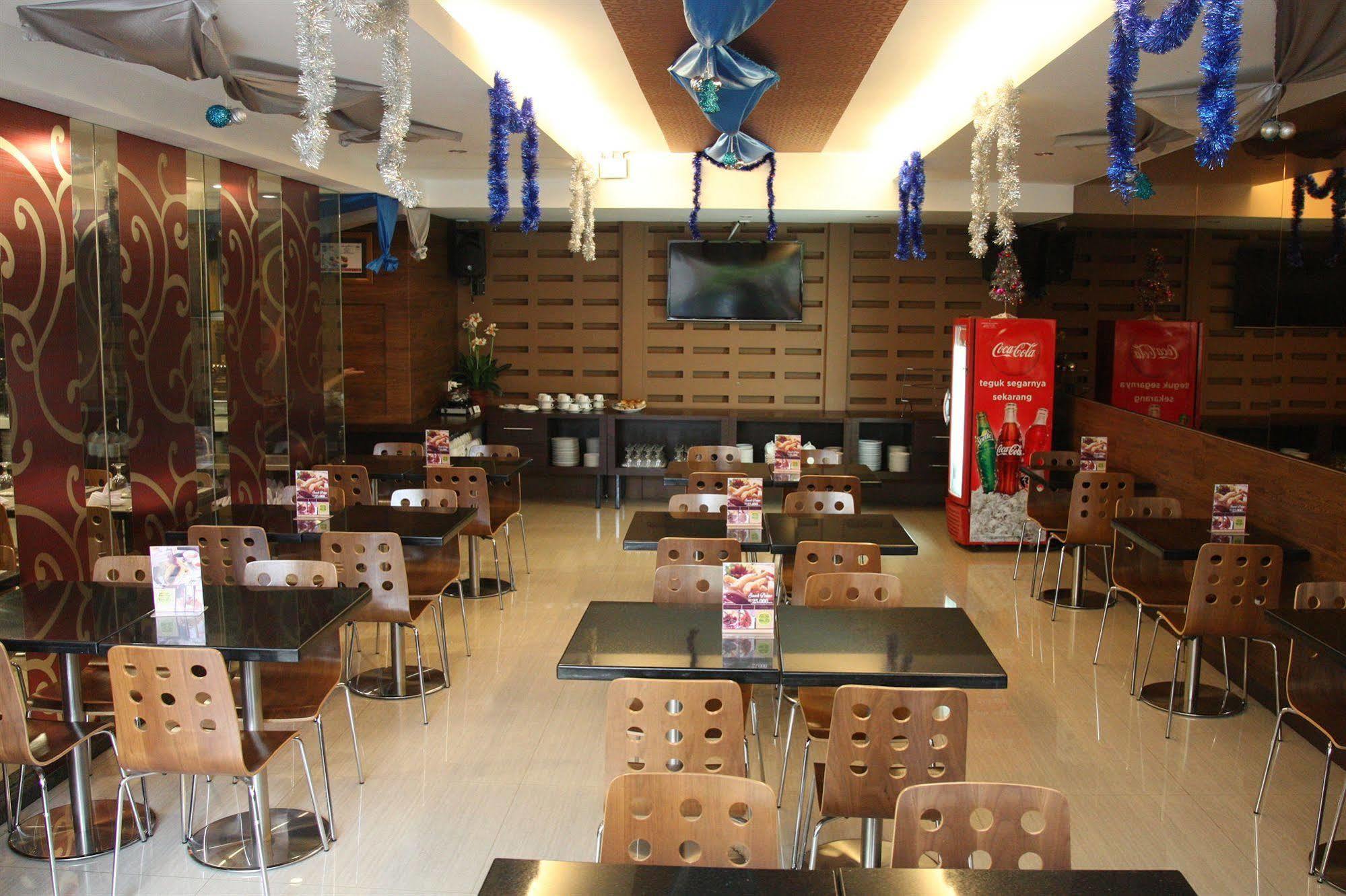 Favor Hotel Makassar City Center By Life Εξωτερικό φωτογραφία