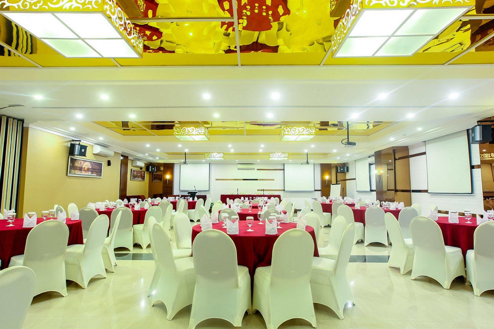 Favor Hotel Makassar City Center By Life Εξωτερικό φωτογραφία