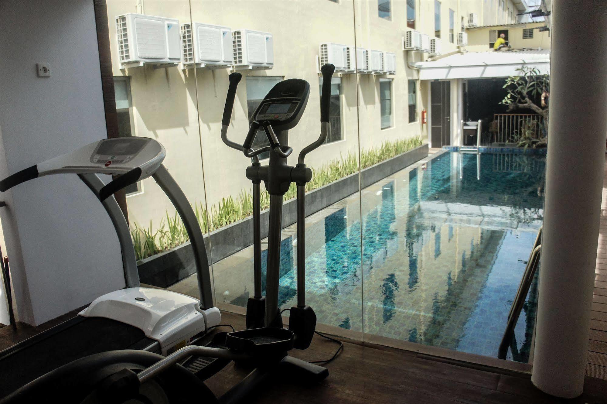 Favor Hotel Makassar City Center By Life Εξωτερικό φωτογραφία